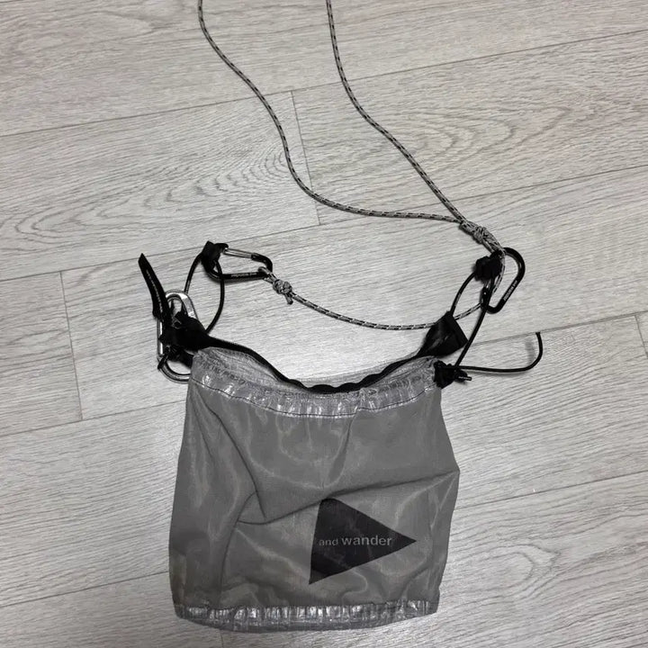 [BUNJANG] And Wander Dyneema Sacoche Bag / 앤드원더 다이니마 사코슈 백