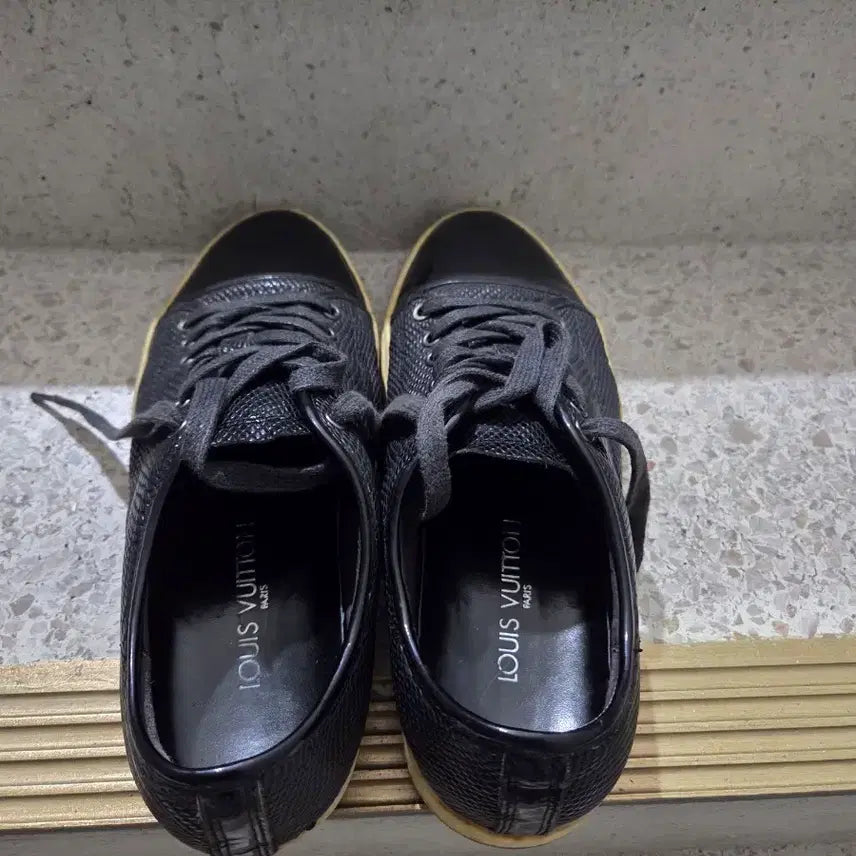 [BUNJANG] Louis Vuitton Black Textured Leather Sneakers / 루이비통 블랙 스니커즈 (260)