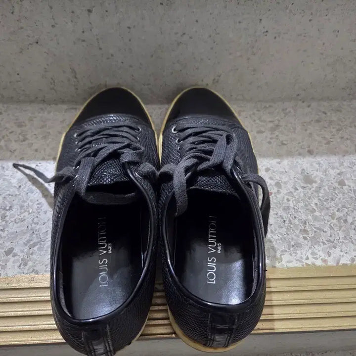 [BUNJANG] Louis Vuitton Black Textured Leather Sneakers / 루이비통 블랙 스니커즈 (260)