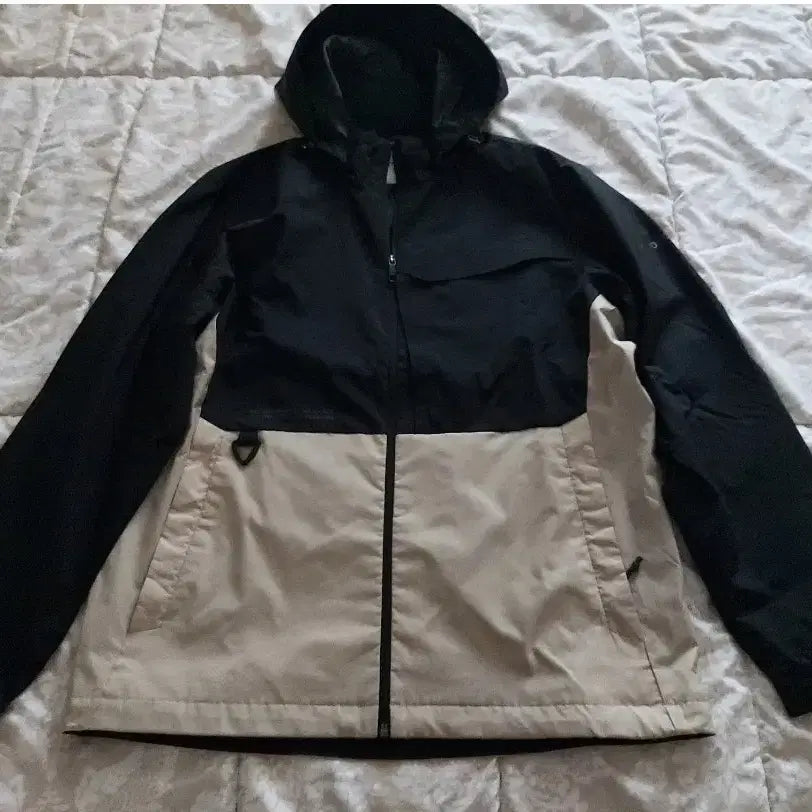 [BUNJANG] Westwood Color-Block Hooded Windbreaker Jacket / 웨스트우드 배색 후드 바람막이 자켓 100
