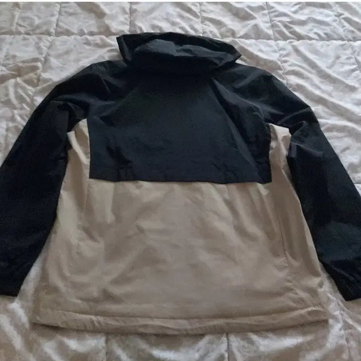 [BUNJANG] Westwood Color-Block Hooded Windbreaker Jacket / 웨스트우드 배색 후드 바람막이 자켓 100