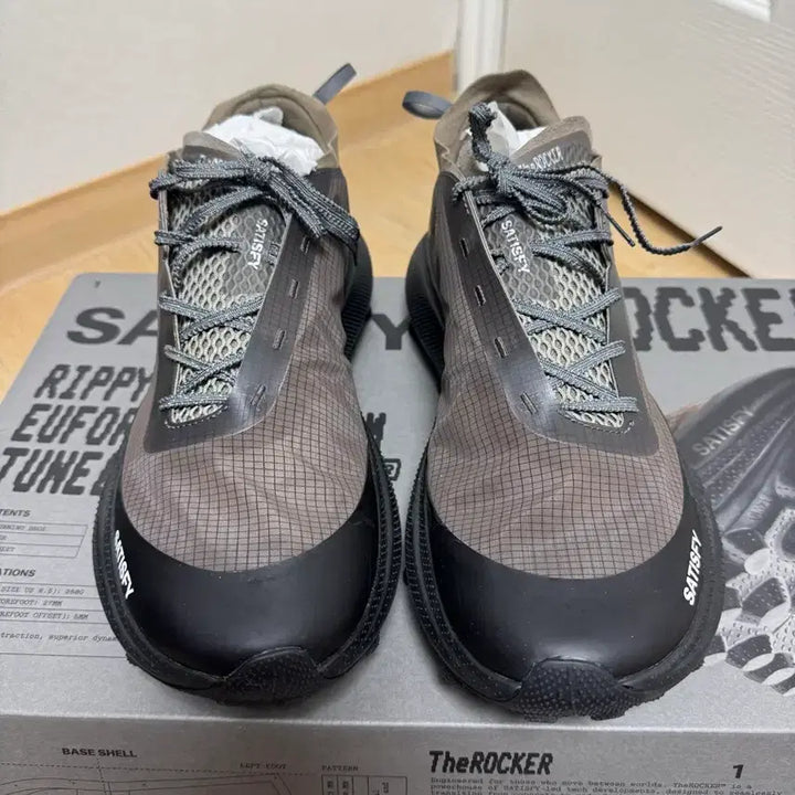 [BUNJANG] Satisfy The Locker Falcon US 10 (280mm) / 새티스파이 더 라커 팔콘 us10 280