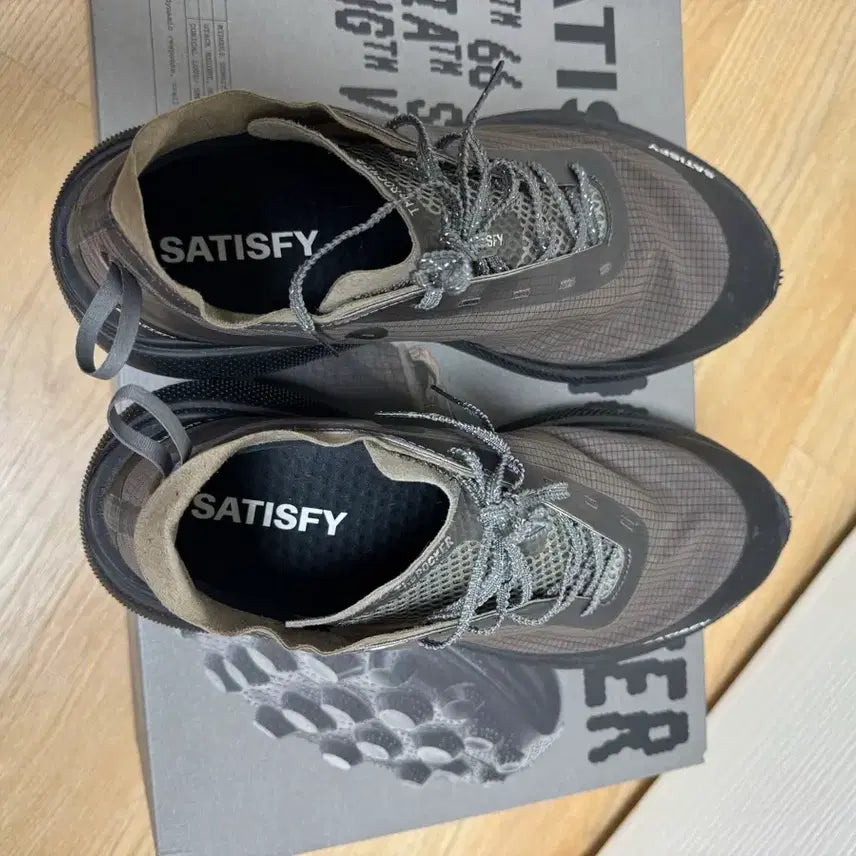 [BUNJANG] Satisfy The Locker Falcon US 10 (280mm) / 새티스파이 더 라커 팔콘 us10 280