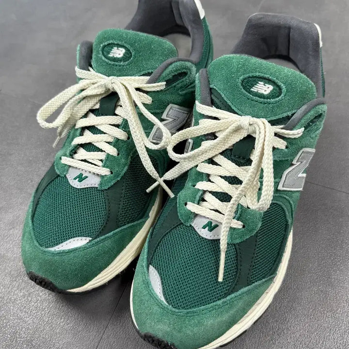 [BUNJANG] New Balance 2002R Nightwatch Green Sneakers / 뉴발란스 2002r 나이트워치 그린 270