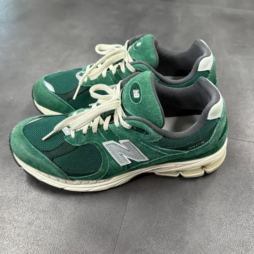 [BUNJANG] New Balance 2002R Nightwatch Green Sneakers / 뉴발란스 2002r 나이트워치 그린 270