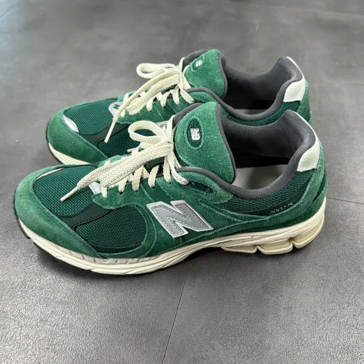 [BUNJANG] New Balance 2002R Nightwatch Green Sneakers / 뉴발란스 2002r 나이트워치 그린 270