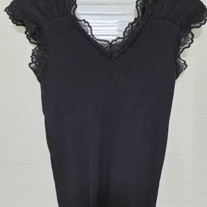 [BUNJANG] Lace Sleeveless Knit Top Black / 레이스 블랙 민소매 니트 탑