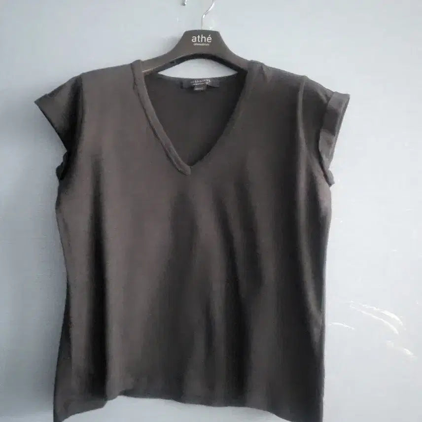 [BUNJANG] AllSaints V-Neck Short Sleeve T-Shirt Black / 올세인츠 브이넥 반팔 티셔츠 블랙