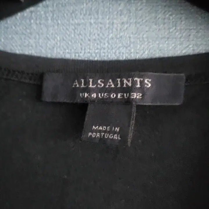 [BUNJANG] AllSaints V-Neck Short Sleeve T-Shirt Black / 올세인츠 브이넥 반팔 티셔츠 블랙