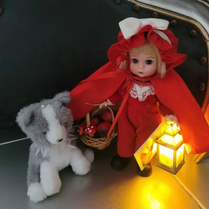 [BUNJANG] Madame Alexander Red Riding Hood Doll with Accessories / 마담알렉산더 빨간망토 소녀 인형 과 코디소품들