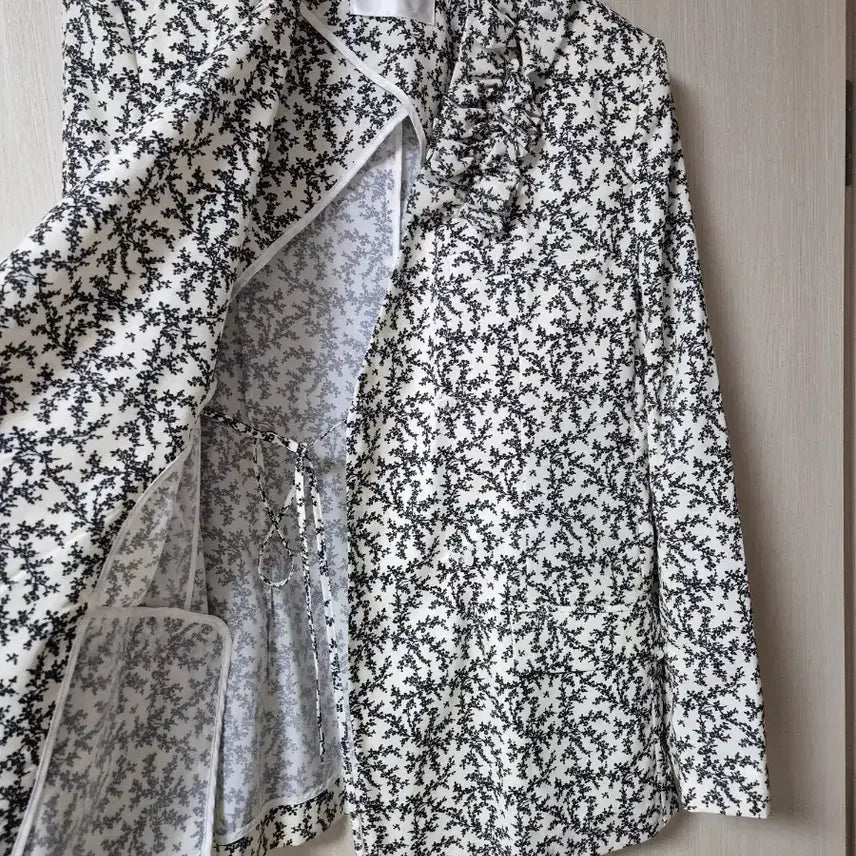 [BUNJANG] YCH Flower Pattern Frill Oversized Jacket M / ych 와이씨에이치  플라워 패턴 프릴 자켓 오버사이즈자켓 M