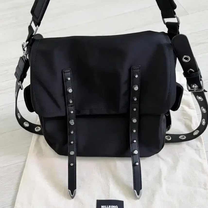 [BUNJANG] Neling Nylon Shoulder Crossbody Bag / 닐링 오전 11시 30분 숄더백 크로스백 가방