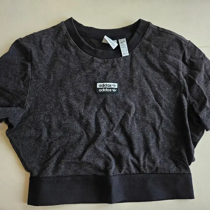 [SOLD OUT] 아디다스 반팔 크롭 티셔츠 블랙