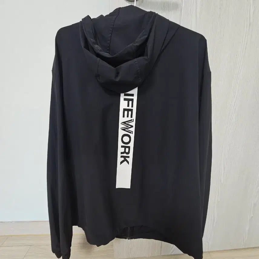 [BUNJANG] LifeWork Black Windbreaker Hoodie Zip-Up / 라이프워크 블랙 바람막이 후드집업