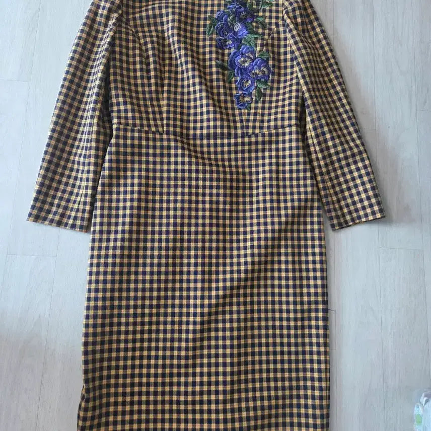 [BUNJANG] MOJO.S.PINE Checked Embroidered Midi Dress / 모조에스핀 체크 자수 원피스