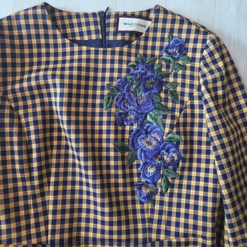 [BUNJANG] MOJO.S.PINE Checked Embroidered Midi Dress / 모조에스핀 체크 자수 원피스