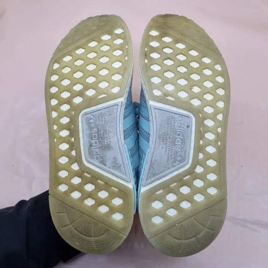 [BUNJANG] Adidas NMD R1 Sneakers / 아디다스 NMD R1 운동화 235