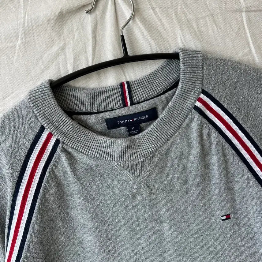 [BUNJANG] Tommy Hilfiger Embroidered Logo Knit Sweater / 타미힐피거 자수로고 니트