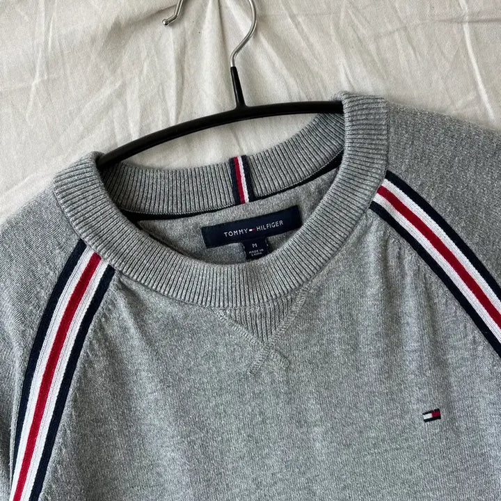 [BUNJANG] Tommy Hilfiger Embroidered Logo Knit Sweater / 타미힐피거 자수로고 니트