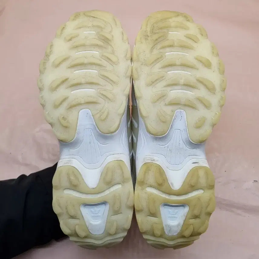 [BUNJANG] Adidas Thesia White Sneakers Size 240 / 아디다스 더시아 화이트 운동화 240