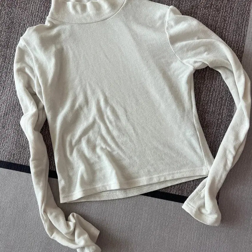 [BUNJANG] White Half-Neck Long-Sleeve T-Shirt / 흰색 반폴라 긴팔 티셔츠