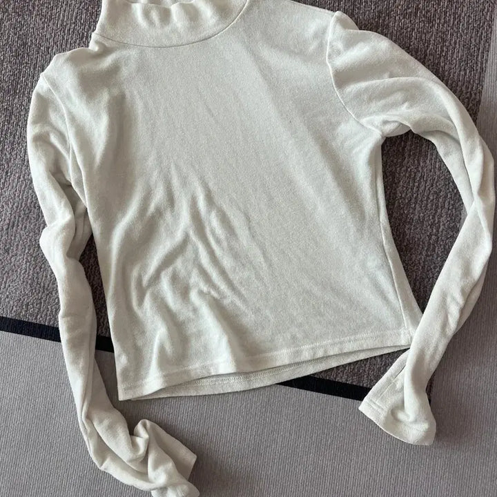 [BUNJANG] White Half-Neck Long-Sleeve T-Shirt / 흰색 반폴라 긴팔 티셔츠