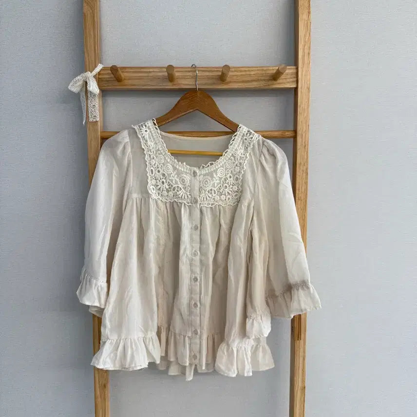 [BUNJANG] Ivory Lace Cape Blouse / 레이스 케이프 블라우스