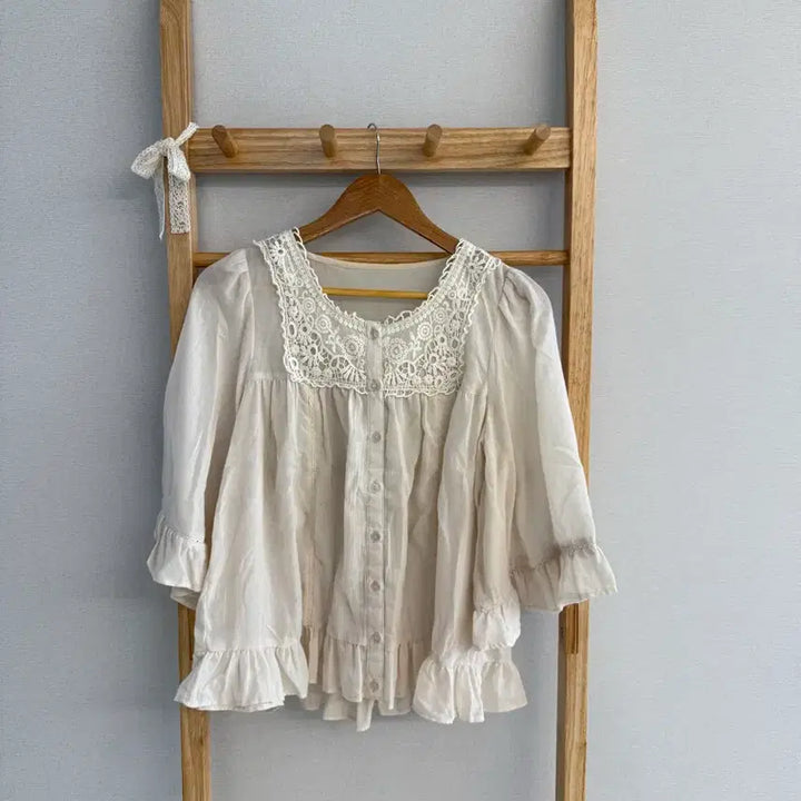 [BUNJANG] Ivory Lace Cape Blouse / 레이스 케이프 블라우스