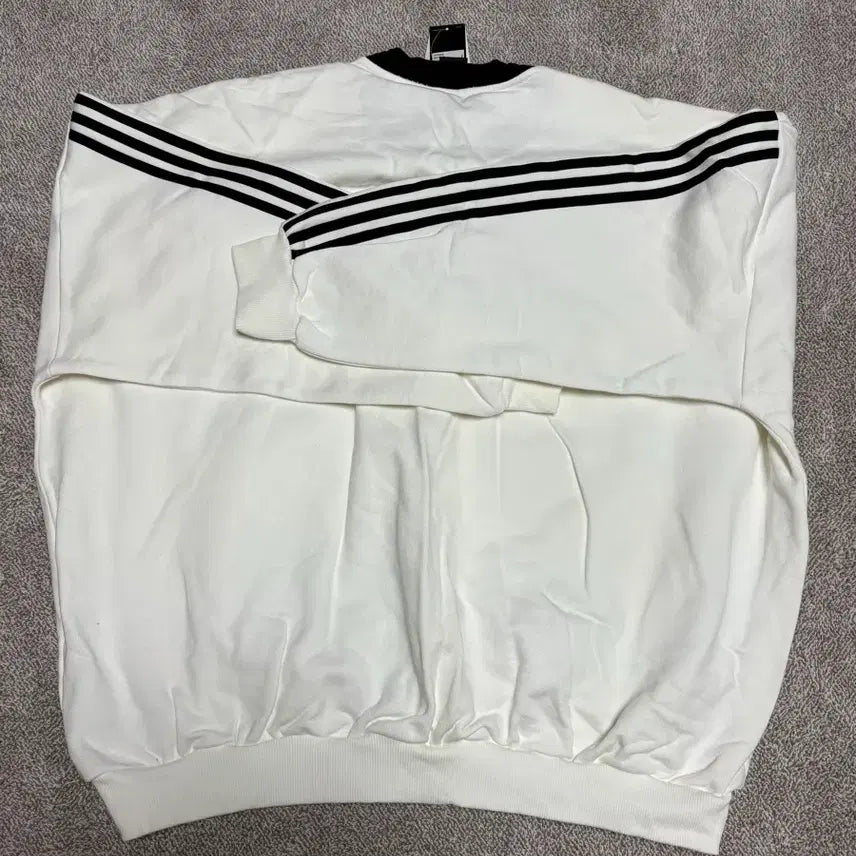 [BUNJANG] Gosha Rubchinskiy x Adidas Oversized Sweatshirt White XL / 고샤 루브친스키 x 아디다스 오버핏 맨투맨 화이트 XL