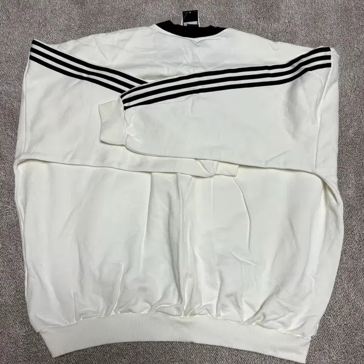 [BUNJANG] Gosha Rubchinskiy x Adidas Oversized Sweatshirt White XL / 고샤 루브친스키 x 아디다스 오버핏 맨투맨 화이트 XL