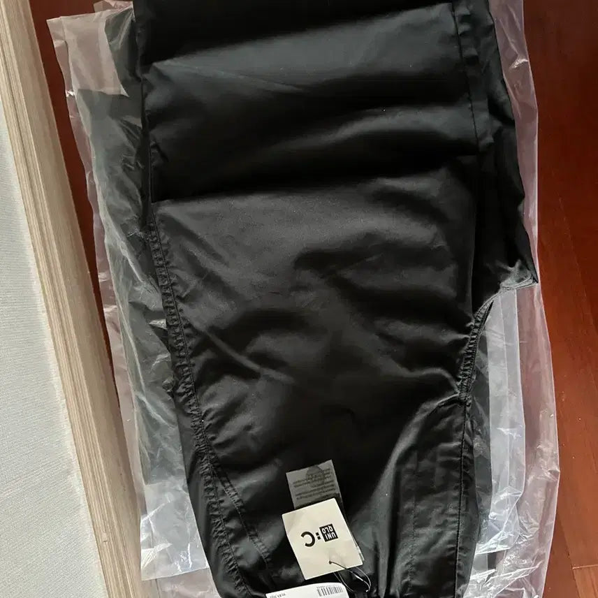 [BUNJANG] Uniqlo U Wide Parachute Pants Black S / 새상품 유니클로 C 와이드 파라슈트 팬츠 블랙 U
