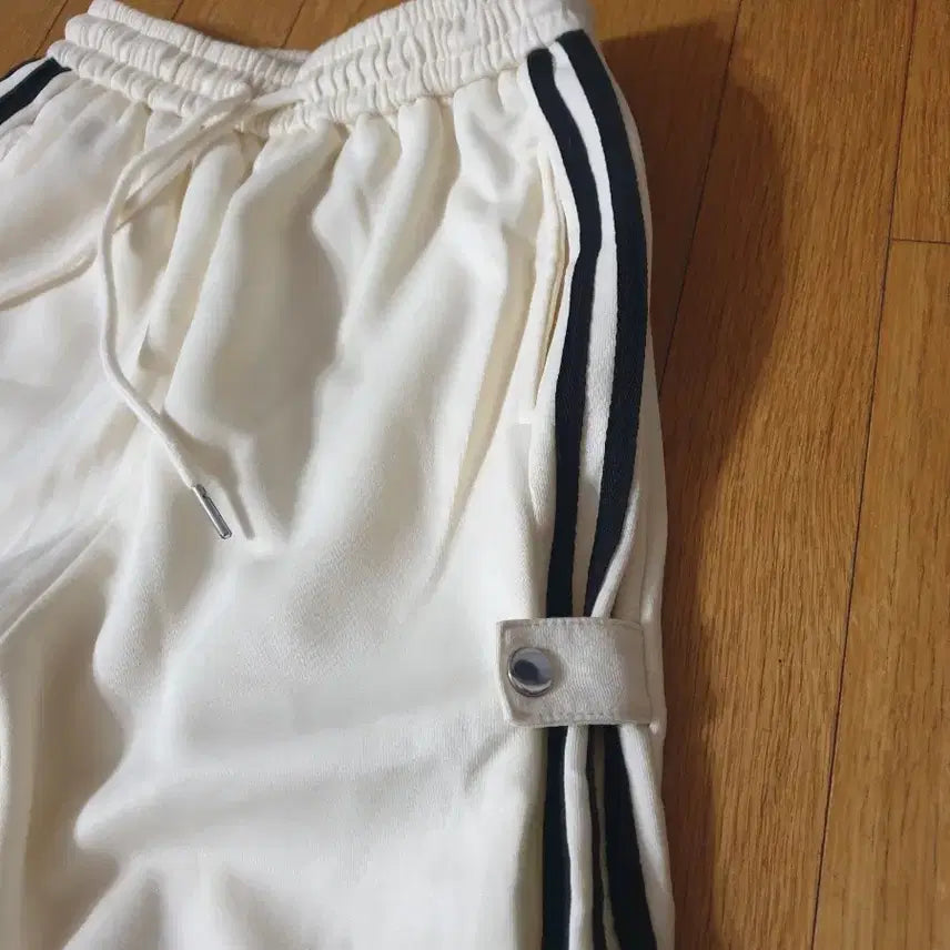 [BUNJANG] Ivory Three-Stripe Training Pants with Drawstring Waistband / 아이보리 삼선 트레이닝 팬츠 허리밴드 기장92정도