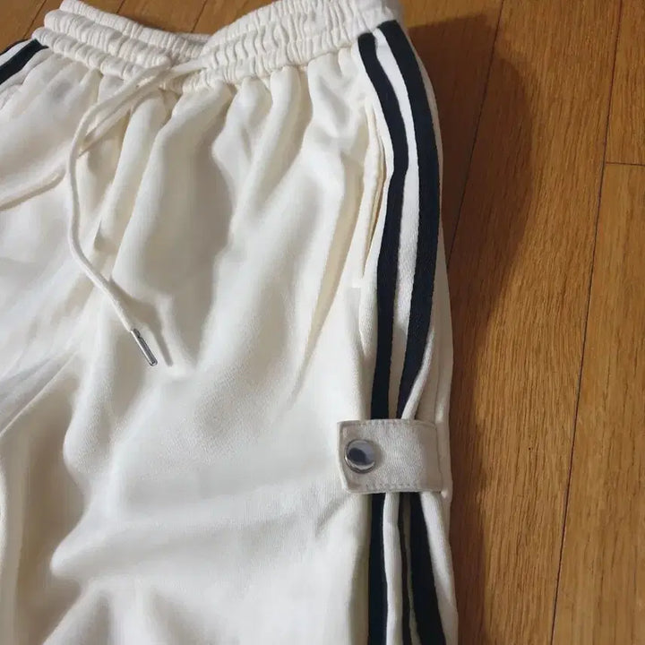 [BUNJANG] Ivory Three-Stripe Training Pants with Drawstring Waistband / 아이보리 삼선 트레이닝 팬츠 허리밴드 기장92정도