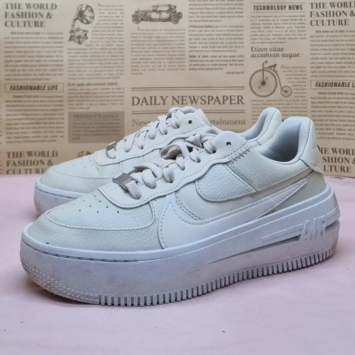 [BUNJANG] Nike Air Force 1 Platform Sneakers / 나이키 에어포스1 플랫폼 운동화 235