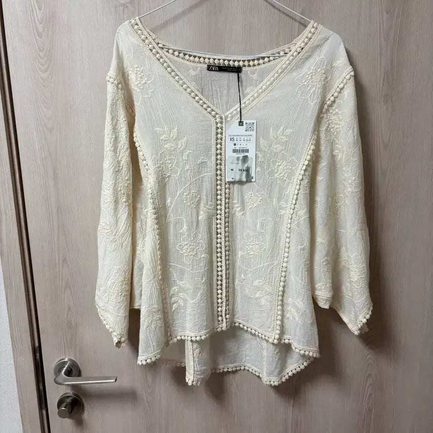 [BUNJANG] Zara Embroidered Cotton Blouse / 자라 정품 자수 면블라우수