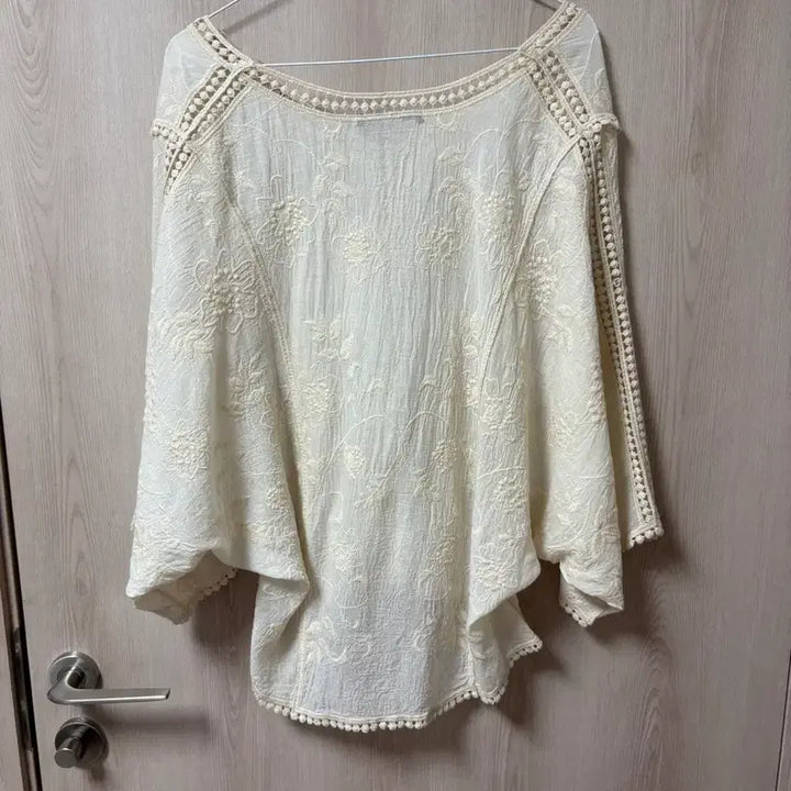[BUNJANG] Zara Embroidered Cotton Blouse / 자라 정품 자수 면블라우수