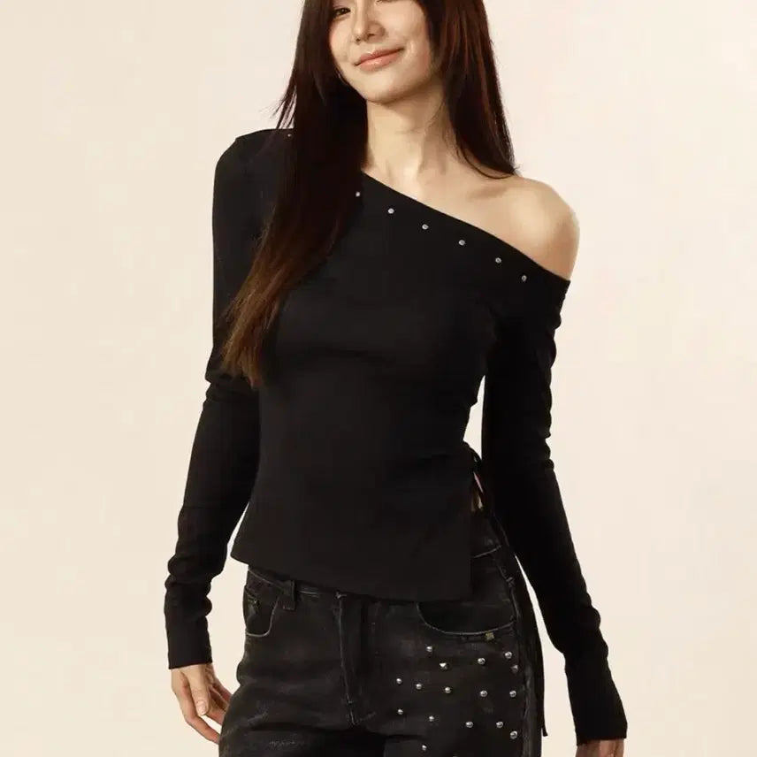 [BUNJANG] One-Shoulder Off-Shoulder Long-Sleeve Top / 원숄더 오프숄더 긴팔티