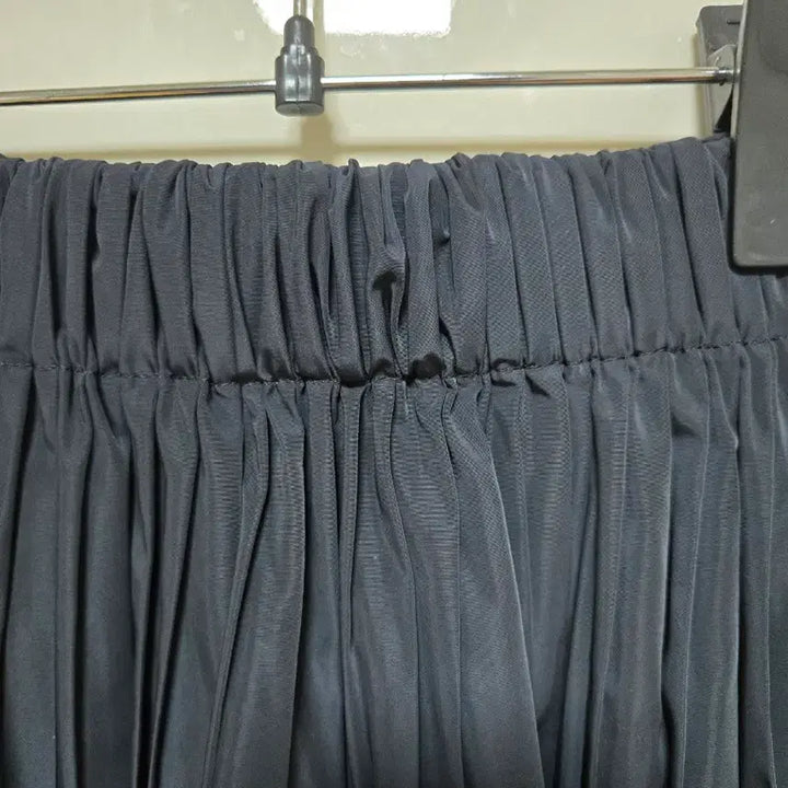 [BUNJANG] Uniqlo Volume Pleated Skirt - Size M - New / 유니클로 볼륨주름스커트 M 새제품