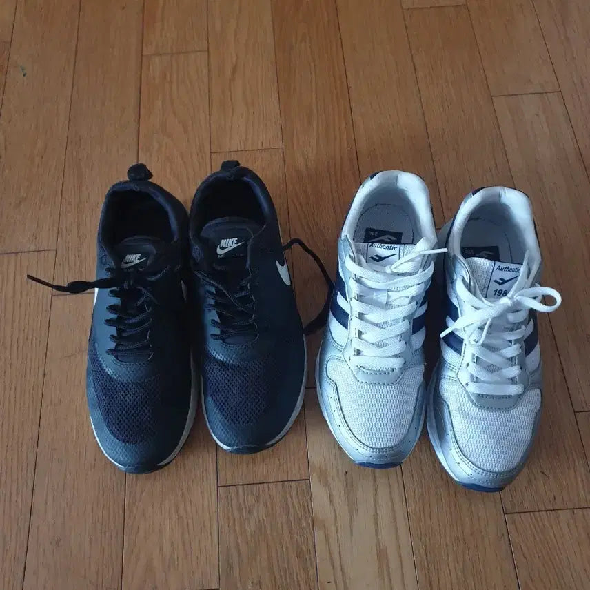 [BUNJANG] Nike Black Sneakers / Adidas Silver Sneakers (230mm-235mm) / 나이키 검정 운동화 / 아디다스 은색 운동화230~235  각각금액
