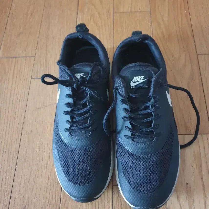 [BUNJANG] Nike Black Sneakers / Adidas Silver Sneakers (230mm-235mm) / 나이키 검정 운동화 / 아디다스 은색 운동화230~235  각각금액