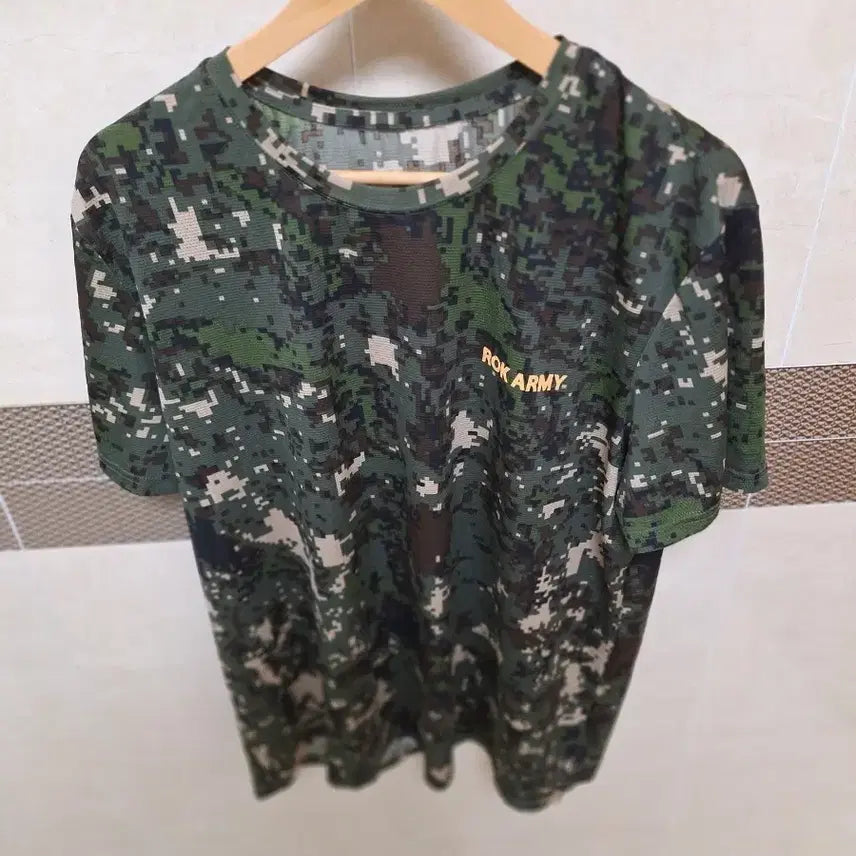 [BUNJANG] ROK ARMY Digital Camo Short Sleeve T-Shirt (Size 115) / 