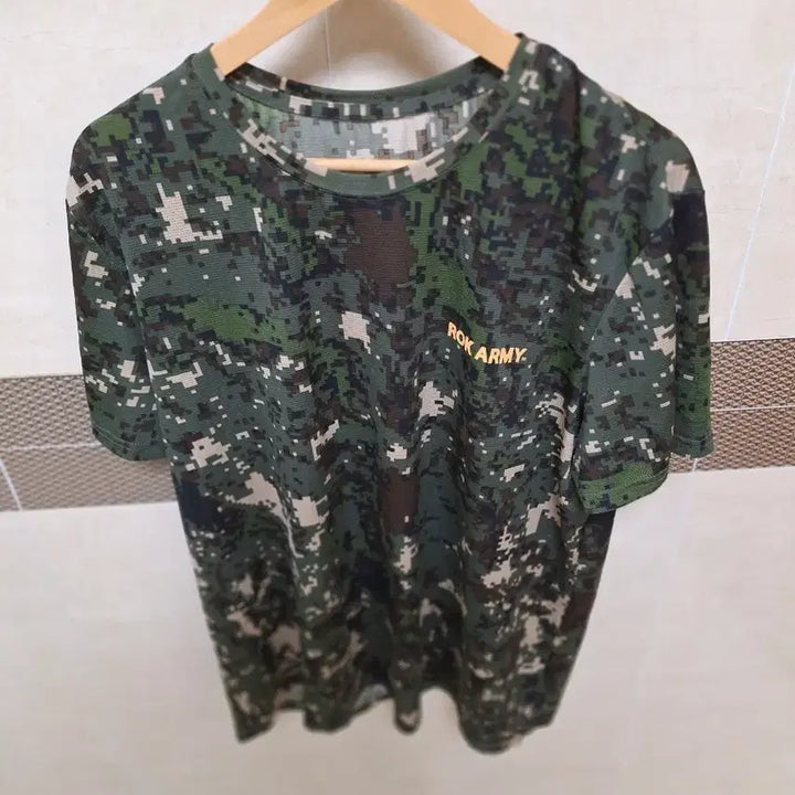 [BUNJANG] ROK ARMY Digital Camo Short Sleeve T-Shirt (Size 115) / 
