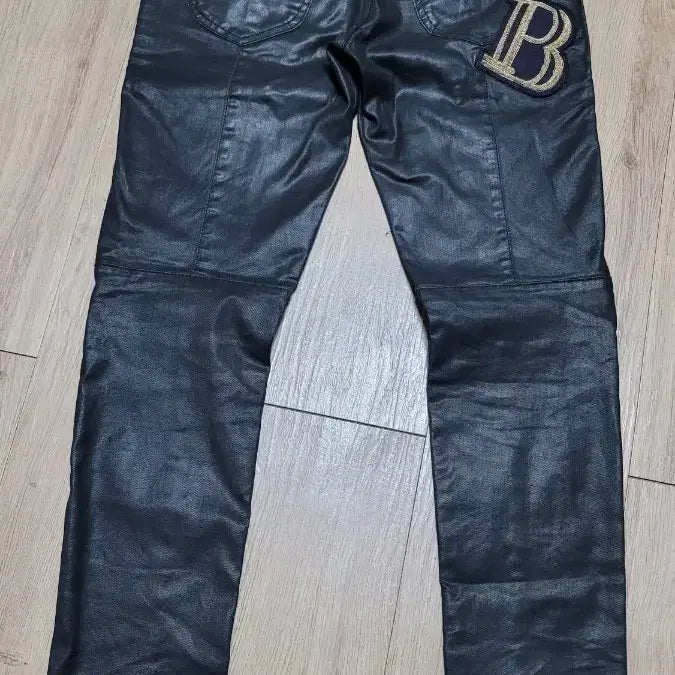 [BUNJANG] Pierre Balmain Black Beanies Coated Jeans / 피에르 발망 블랙 빈이커 코팅진 28