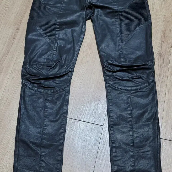 [BUNJANG] Pierre Balmain Black Beanies Coated Jeans / 피에르 발망 블랙 빈이커 코팅진 28