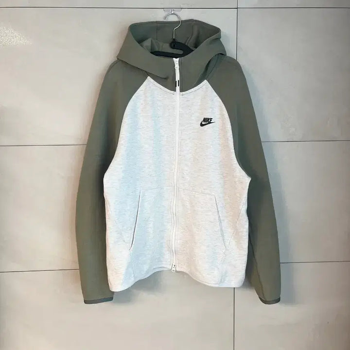 [SOLD OUT] [2XL] 나이키 테크팩 후드집업 카키/아이보리 화이트
