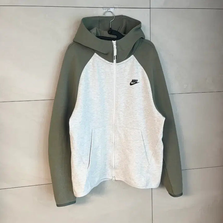 [SOLD OUT] [2XL] 나이키 테크팩 후드집업 카키/아이보리 화이트