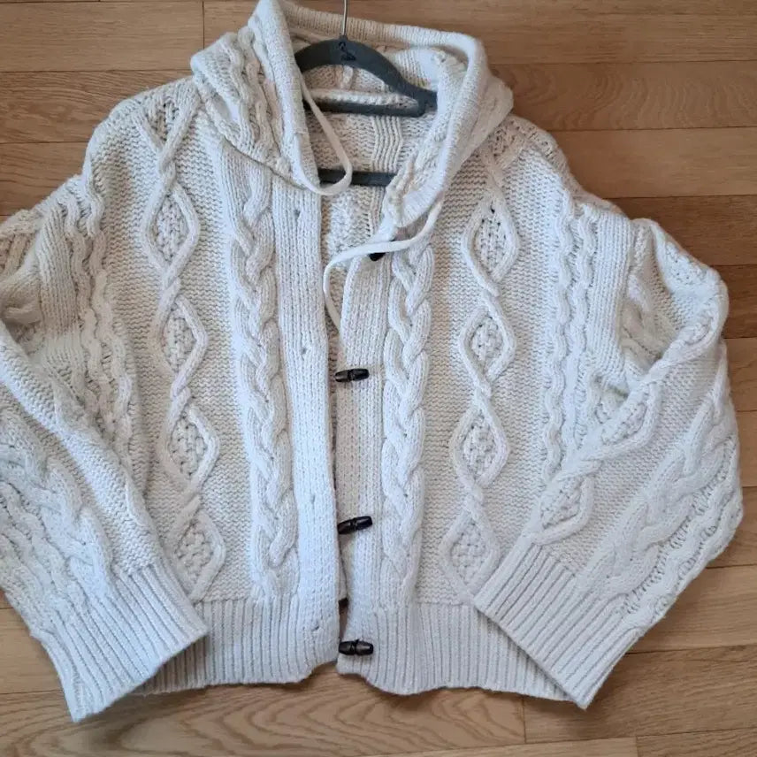[BUNJANG] Ivory Cable Knit Hooded Cardigan / 아이보리 꽈배기 후드 가디건