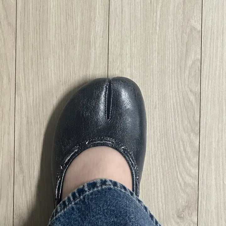 [BUNJANG] PAES Tabby Leather Flat Shoes - Vintage Black (245) / 페이즈 PAES 타비 레더 플랫슈즈 245 빈티지블랙