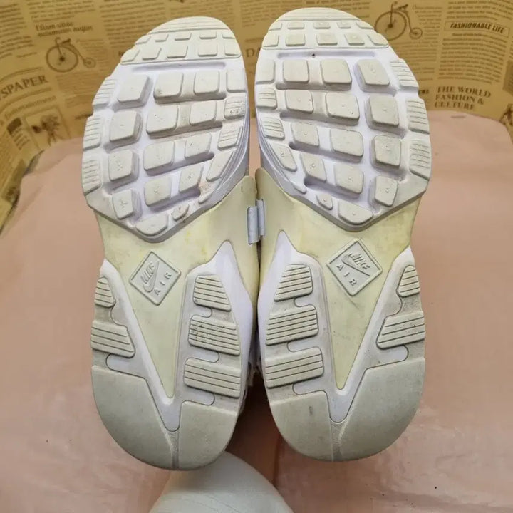 [BUNJANG] Nike Air Huarache City Low Sneakers 285 / 나이키 에어 허라취 시티 로우 운동화285