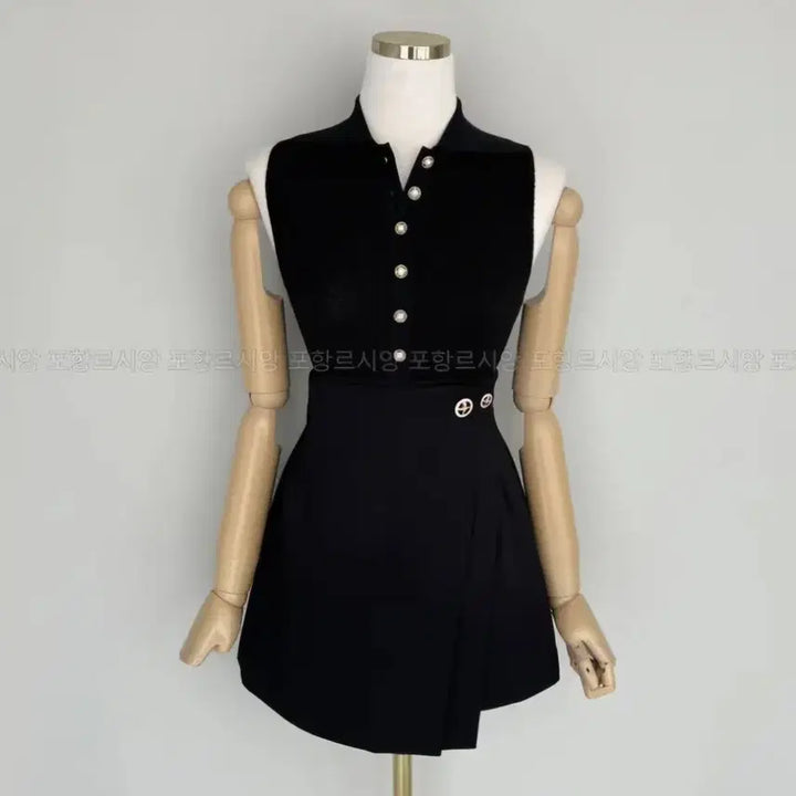 [BUNJANG] Sleeveless Knit Top with Gold Trim Collar / (수입의류) 금장 카라 민소매 니트